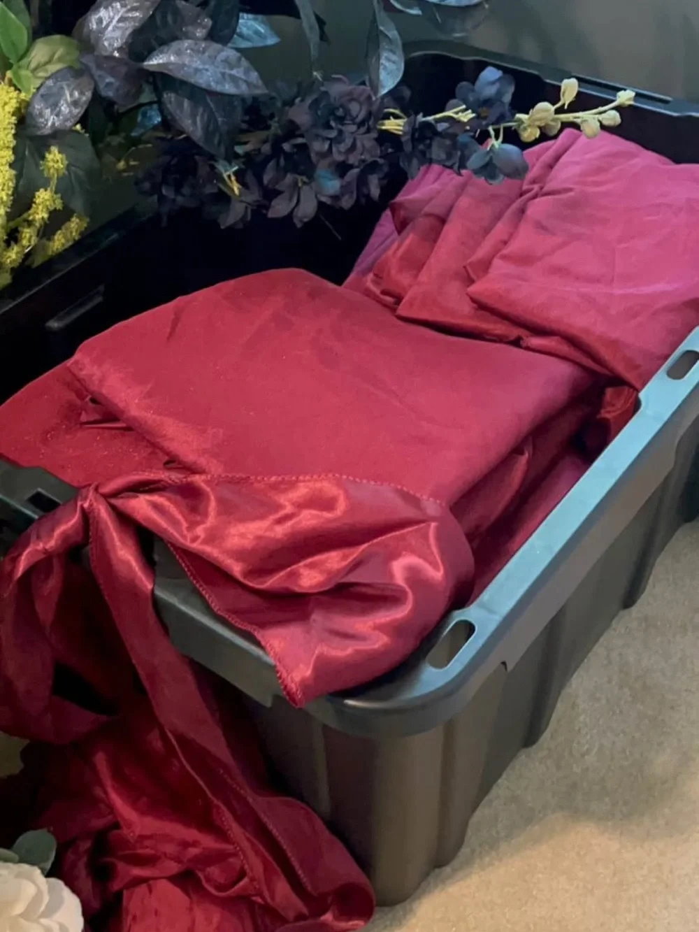 Luxurious Burgundy Satin Home Tablecloths-21  Round, 4 Rectangle